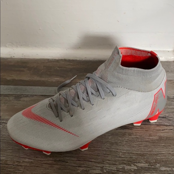 Soccer cleats - Picture 1 of 1